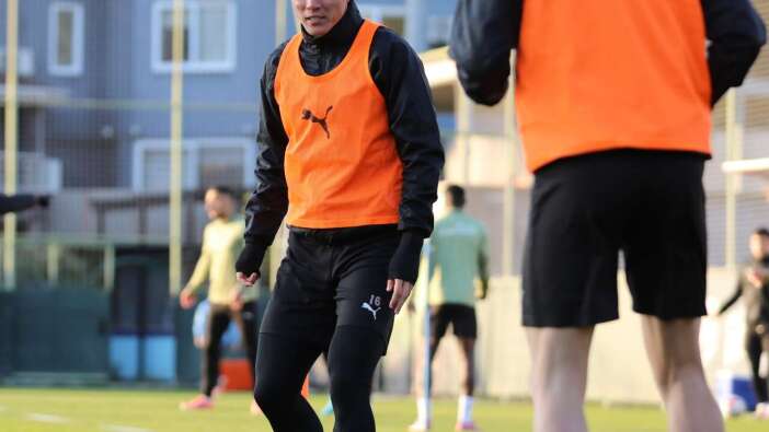 Alanyaspor’da Rize Mesaisi Başladı: Karadeniz Virajı İçin Düğmeye Basıldı!