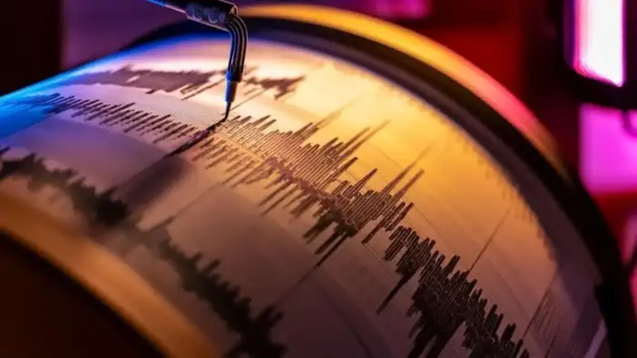 Balıkesir Sındırgı'da Peş Peşe Sarsıntılar: Gece Yarısı Depremle Sallandı!