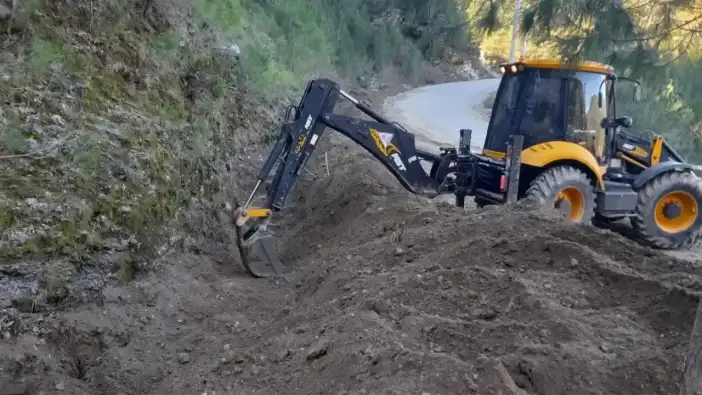 Alanya’nın Kırsal Yollarında Kış Mesaisini Sürdürüyor