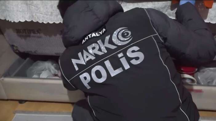 Serik’te Narkotik Kapanı: Dev Operasyonda 25 Gözaltı, Kapılar Eş Zamanlı Kırıldı!