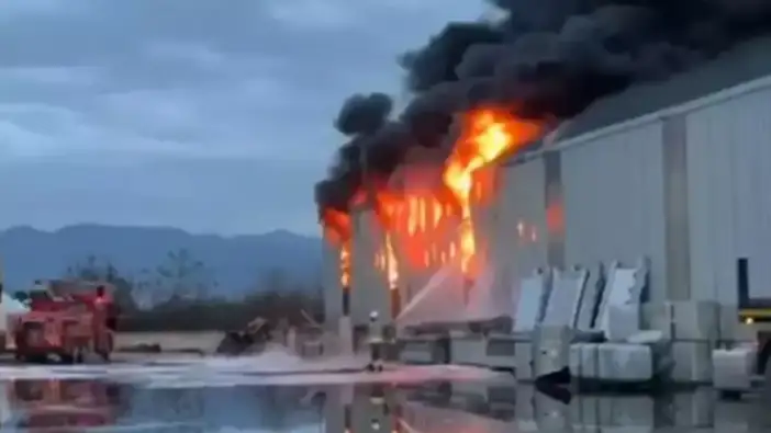 Hatay’da Lastik Deposunda Korkutan Yangın