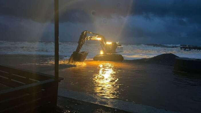 Kemer’de Sağanak Yağış Mesaisi