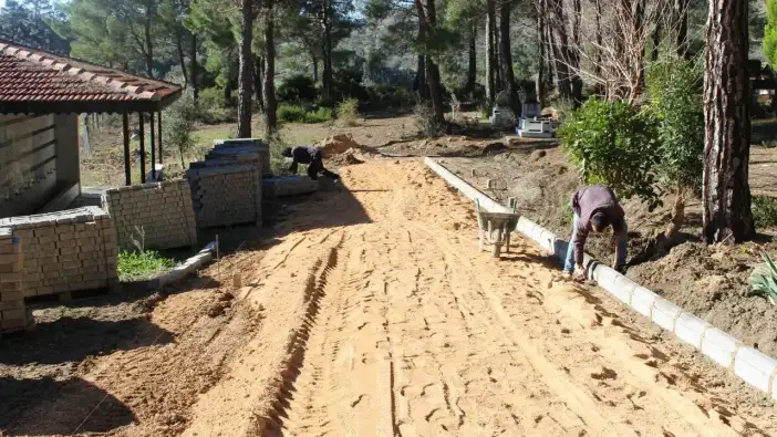 Manavgat’ta Mezarlıklar Yenileniyor: Çalışmalar 3 Mahallede Başladı
