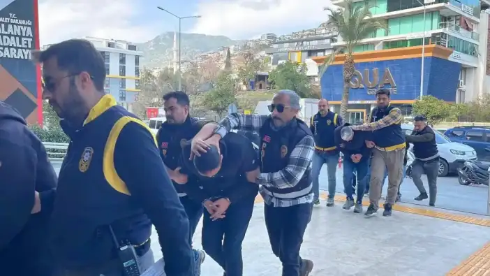 Alanya'da Sokak Savaşı: 3 Tutuklama!
