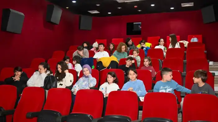 Başarılı Öğrenciler Kumluca’da Sinema Keyfi Yaşadı