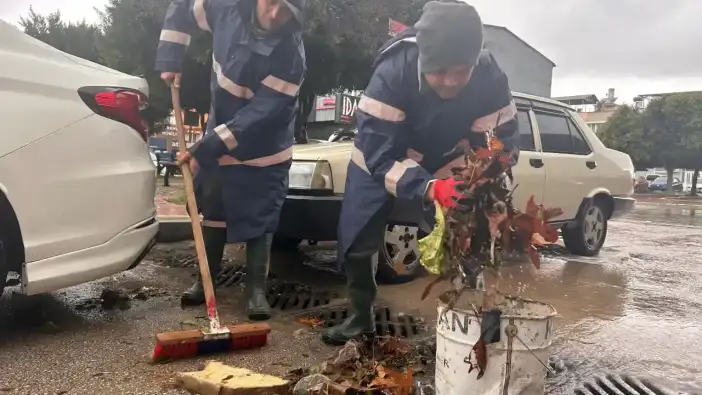 Kepez’de Sağanak Sınavı: 340 Personel Sahadaydı