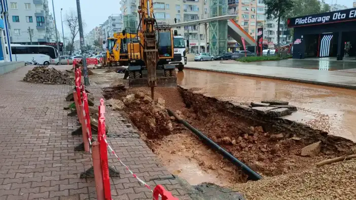 Antalya’da Yağışla Gelen Boru Patlaklarına ASAT Müdahalesi
