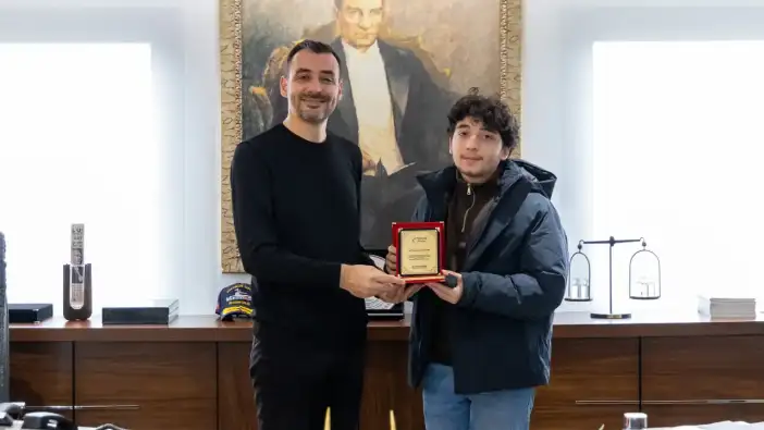 Manavgat’ın Gururu Toprak Çınar’a Başkan Vekili Çiçek’ten Tebrik