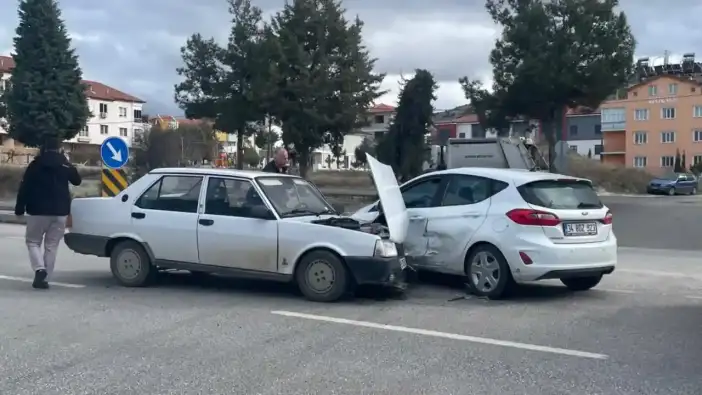 Burdur’da Korkutan Çarpışma: 6 Aylık Bebek Hastaneye Kaldırıldı