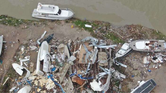 Antalya’da Hortum: Aksu Çayı’ndaki Tekneler Hasar Gördü