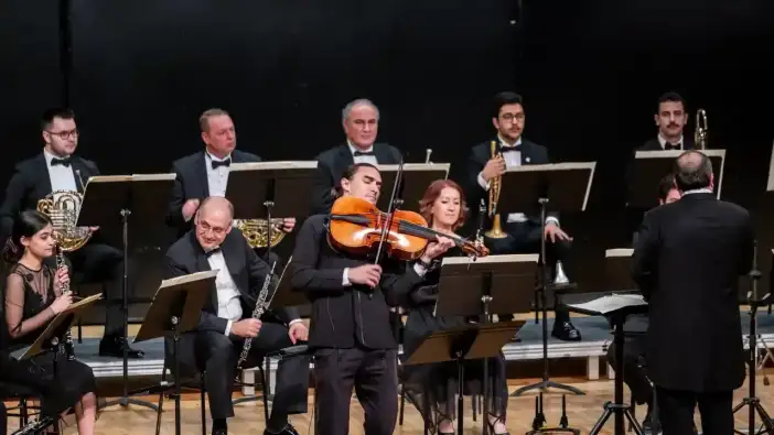 Aspendos Salonu'nda Unutulmaz Gece, Sırada 