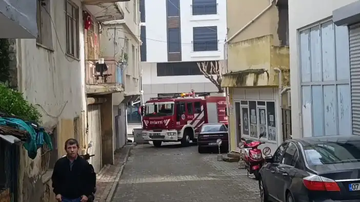 Manavgat’ta Yangına Müdahale Etmek İtfaiye Sokakta Mahsur Kaldı