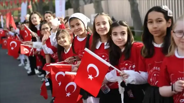 18 Milyon Öğrenci Ders Başı Yapıyor! Antalya’da Okullar Türk Bayraklarıyla Donatılacak