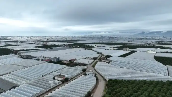 Antalya'yı Hortum Vurdu! Üreticiye Sera Naylonu Desteği