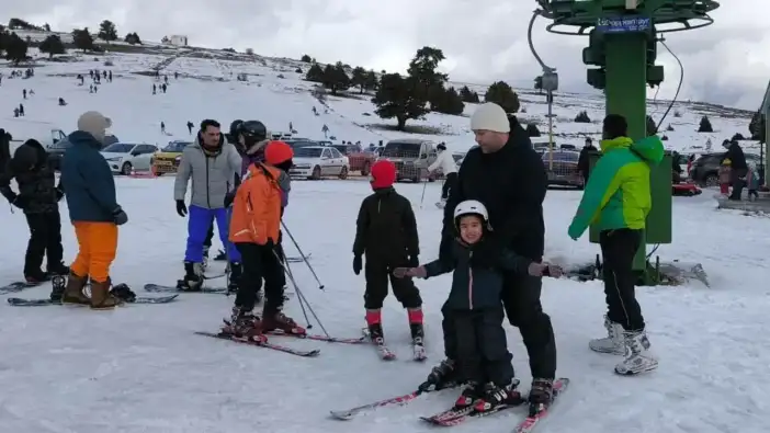 Salda'da Sömestir Yoğunluğu: Kayak Merkezi Ziyaretçi Akınına Uğradı