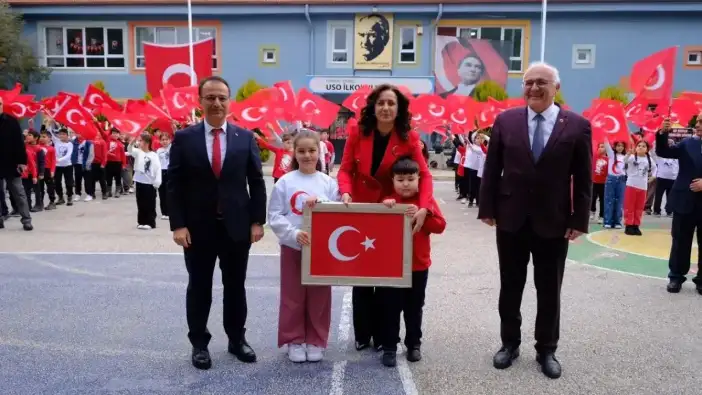 Burdur'da İlk Ders Bayrak Sevgisi Oldu