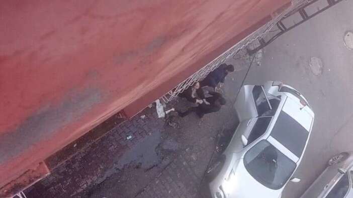 Adana'da sokak ortasındaki şiddet anları kameraya yansıdı