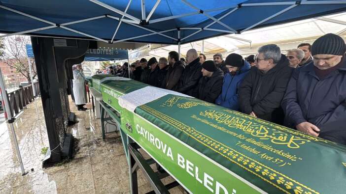 Burdur'daki katliam gibi kazada yok olan aile defnedildi