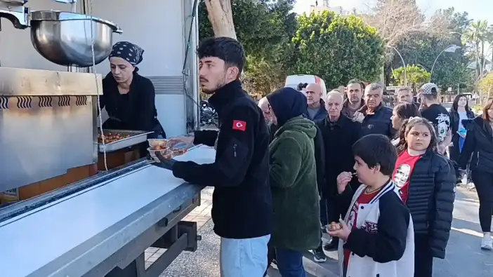 Manavgat’taki Kazada Yaşamını Yitiren Kadir İçin Lokma Dağıtıldı