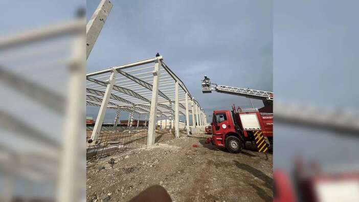 Mersin'de inşaatta can pazarı: Kolonlar çöktü, işçiler mahsur kaldı