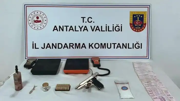 Döşemealtı'nda Zehir Tacirlerine Jandarma Darbesi