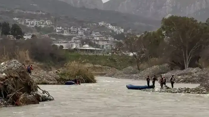 Hatay'da 4 gündür haber yok: Asi Nehri'nde kaybolan genç aranıyor