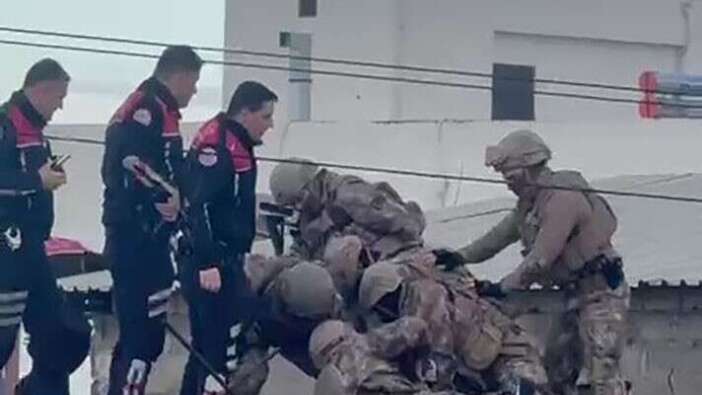 Adana’da İş Yerinde Silahlı Saldırı:4 Kişi Yaralandı