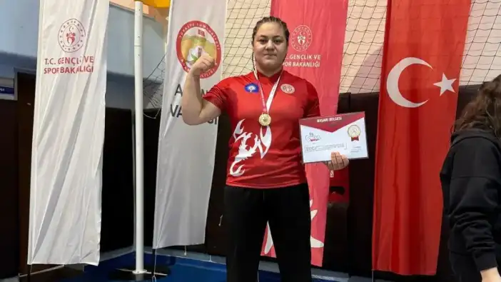 Korkuteli’nin Bileği Bükülmeyen Şampiyonu Ümmü Gülsüm!