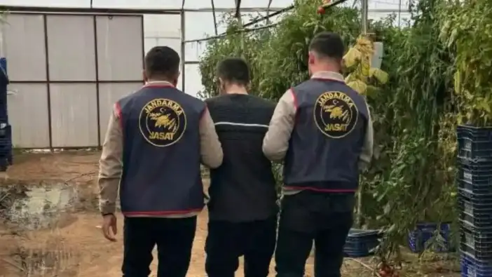 Antalya'da Gece Vakti Silahlı Yağmaya 20 Yıl: Kıskıvrak Yakalandı