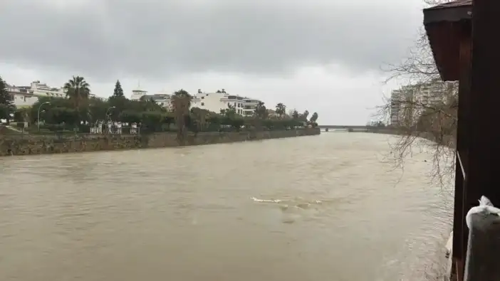 Sarı Kod Sonrası Alanya’da Şiddetli Yağmur! Dim Çayı'nda Su Seviyesi Yükseldi!
