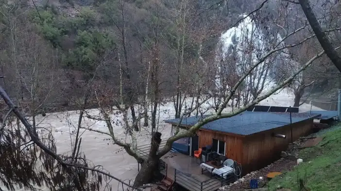 Antalya’da Yağan Şiddetli Yağışlar Uçansu Şelalesi’ni Uçurdu