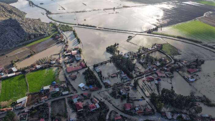 Adana'da 119 kilogram yağış sel getirdi! Selin boyutu havadan görüntülendi