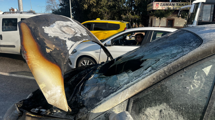 Antalya Dumlupınar Bulvarı'nda Panik: Sürücünün Yangın Tüpü Yetersiz Kaldı