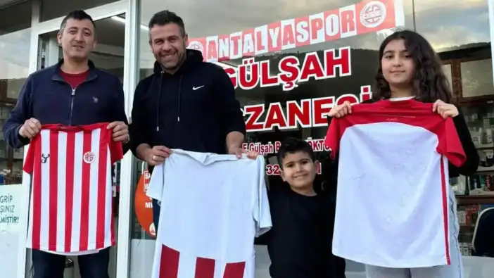 Arda Turan ve Shakhtar Donetsk'lilerden Bucaklı Miniklere Jest