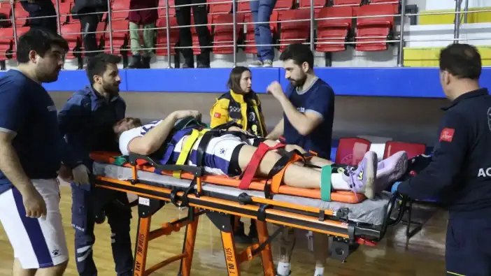 Burdur’da Hentbol Maçında Korkutan Sakatlık