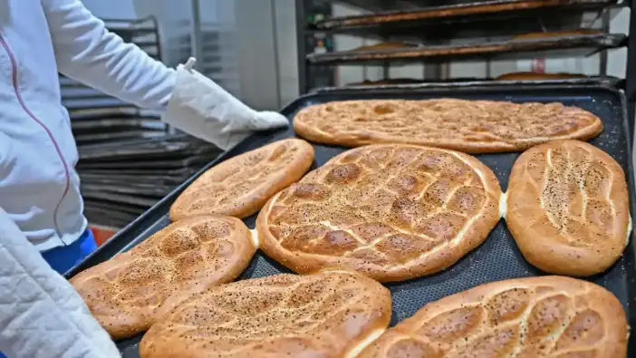 Antalya’da Halk Ekmek Pidesi Raflara İniyor