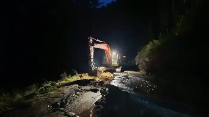 Alanya’da Fırtınanın İzlerine Müdahale Sürüyor