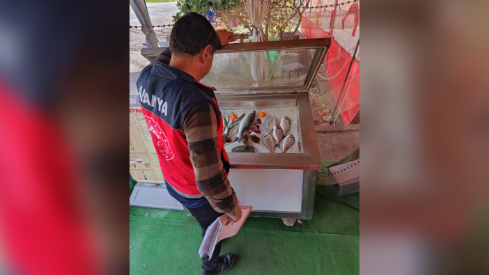 Antalya’da Su Ürünlerine Yakın Takip! Finike’de Av Araçları Markalandı