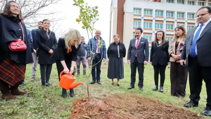 Rektör Özkan Fidanları Antalya Toprağıyla Buluşturdu