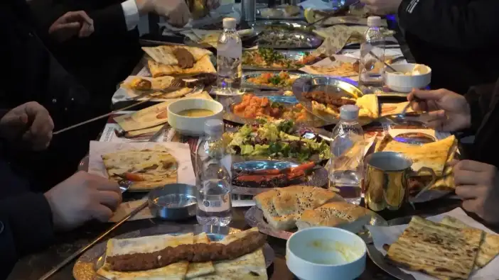 Adana’da İlk İftarın Başrolü Kebap Oldu