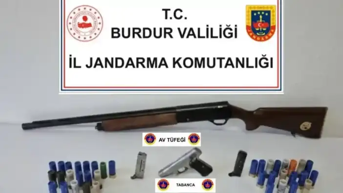 Burdur’da Kaçakçılık Operasyonu: Çok Sayıda Ruhsatsız Silah Ele Geçirildi