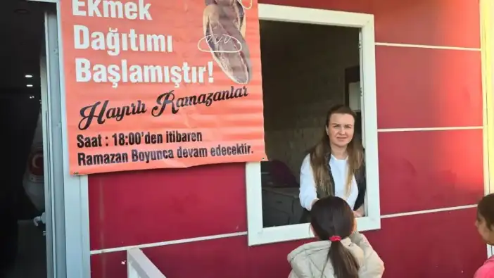 Döşemealtı Yeniköy’de Ramazan Boyunca Ücretsiz Ekmek Dağıtılıyor
