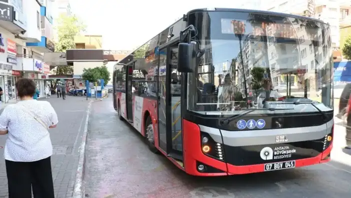 Büyükşehir Düğmeye Bastı: Antalya'da O Saatler Arası Ulaşım Ücretsiz Oldu!