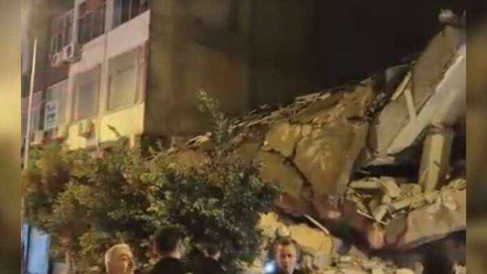 Hatay'da Yıkım Sırasında Facia: Hasarlı Bina Bir Anda Çöktü!