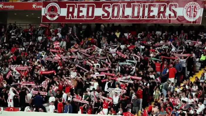 Antalyaspor Taraftarından Cem Koç İçin "Kırmızı Çizgi" Mesajı Geldi