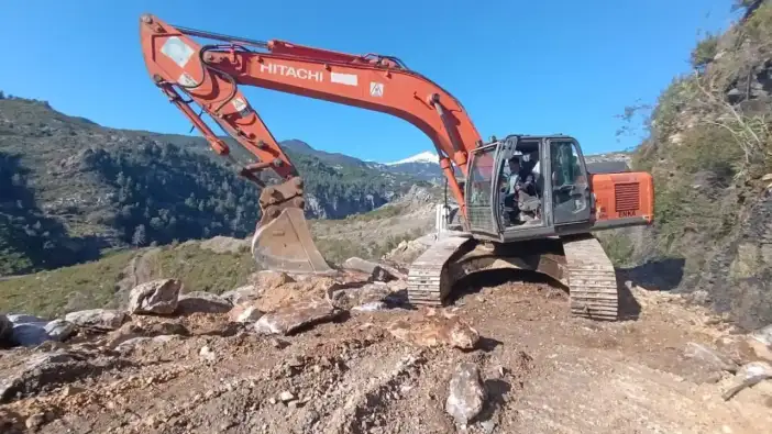 Alanya Kırsalında Yollarındaki Heyelan Hasarları Onarılıyor