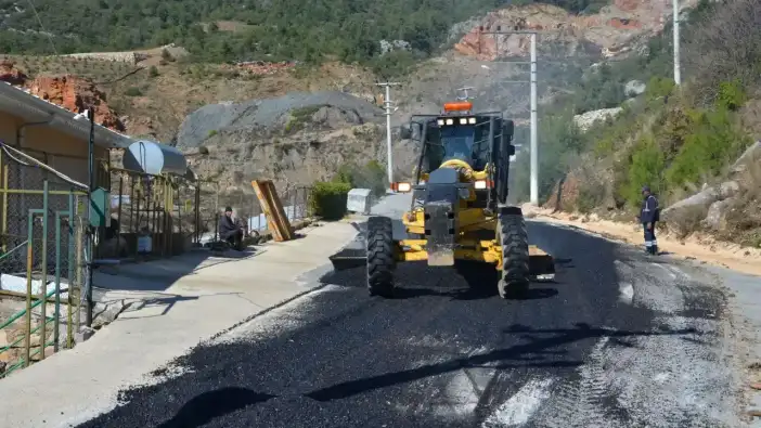 Alanya’da Yağış Sonrası Yollar Onarılıyor