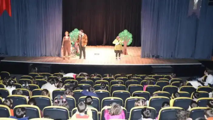 Konyaaltı’nın Minikleri Tiyatroyla Buluştu