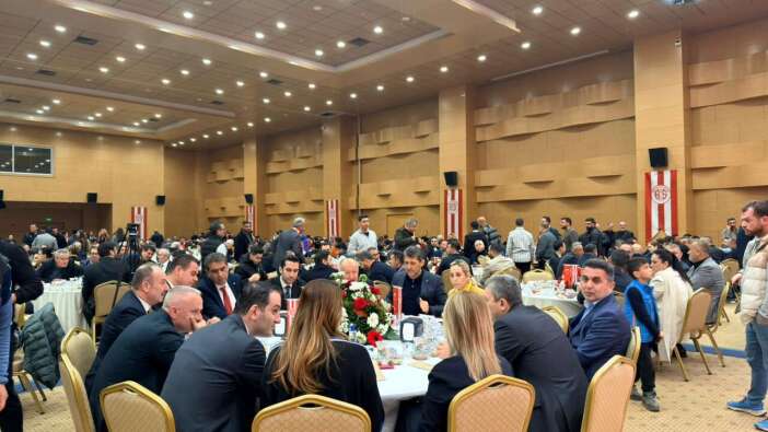 Antalyaspor Kırmızı-Beyaz Sofrada Kenetlendi: Antalyaspor’a Borcu Olan Herkes Elini Taşın Altına Koysun!