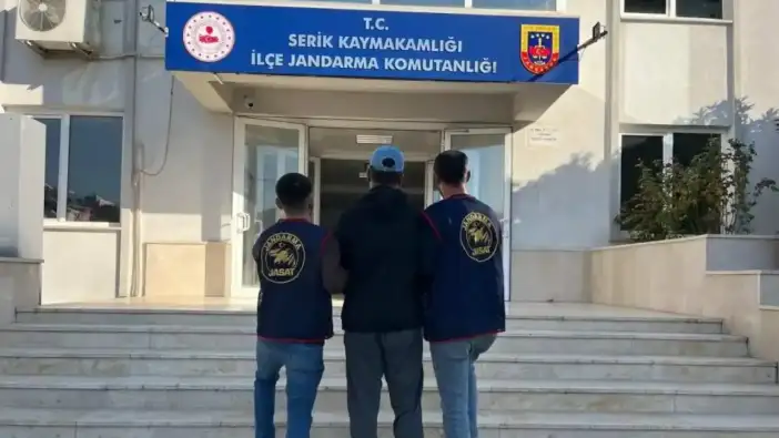 Serik'te Farklı Suçlardan Hapis Cezası ile Aranan 5 Kişi Yakalandı